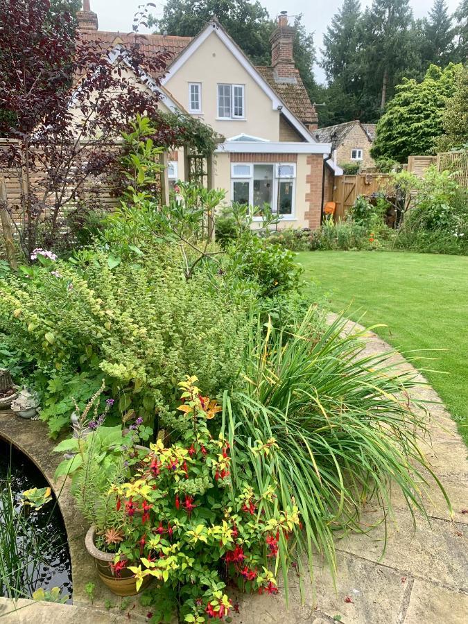 Sunshine Cottage Studley  Buitenkant foto