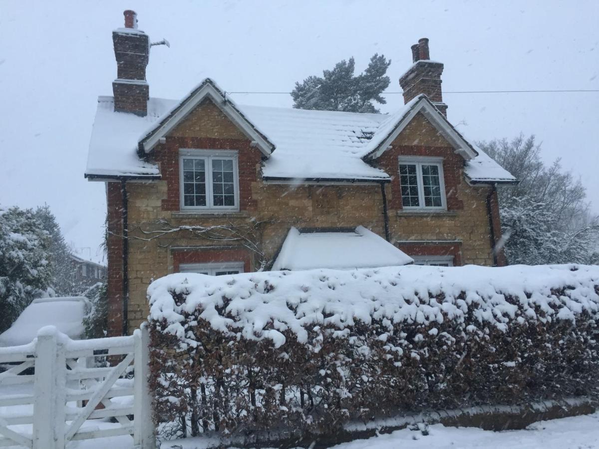 Sunshine Cottage Studley  Buitenkant foto